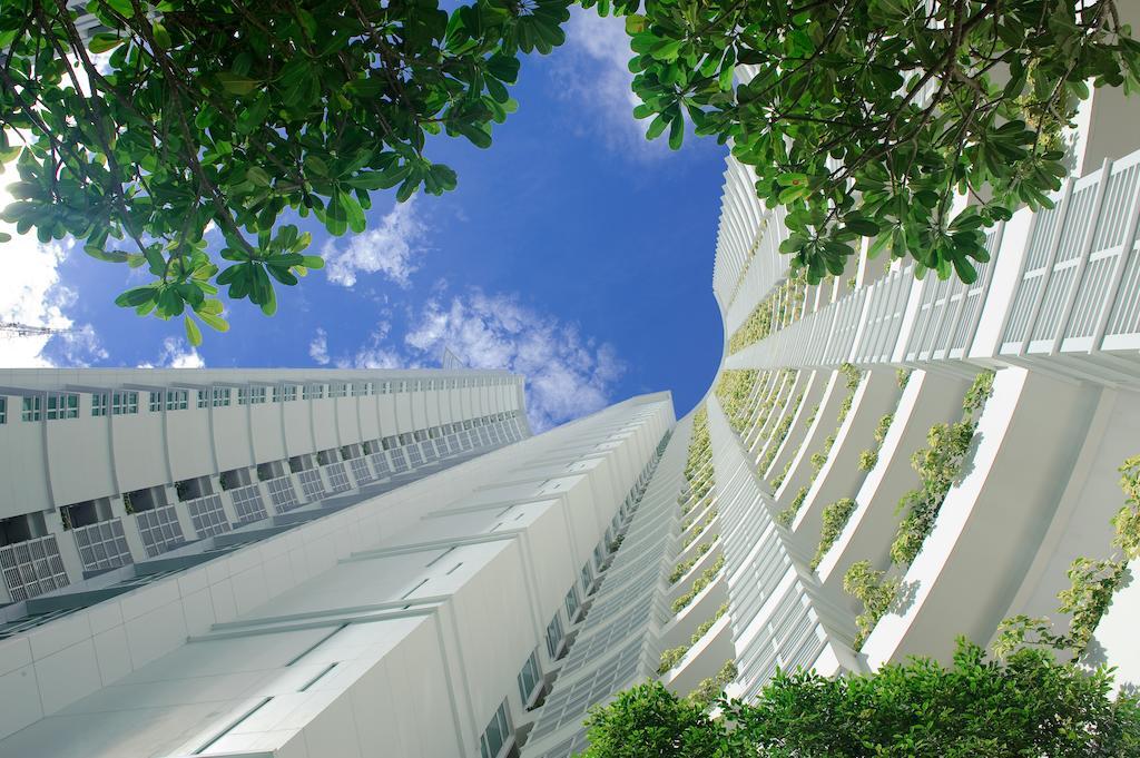Dusit Suites Hotel Ratchadamri, Бангкок Экстерьер фото The vertical green wall at the National University of Singapore