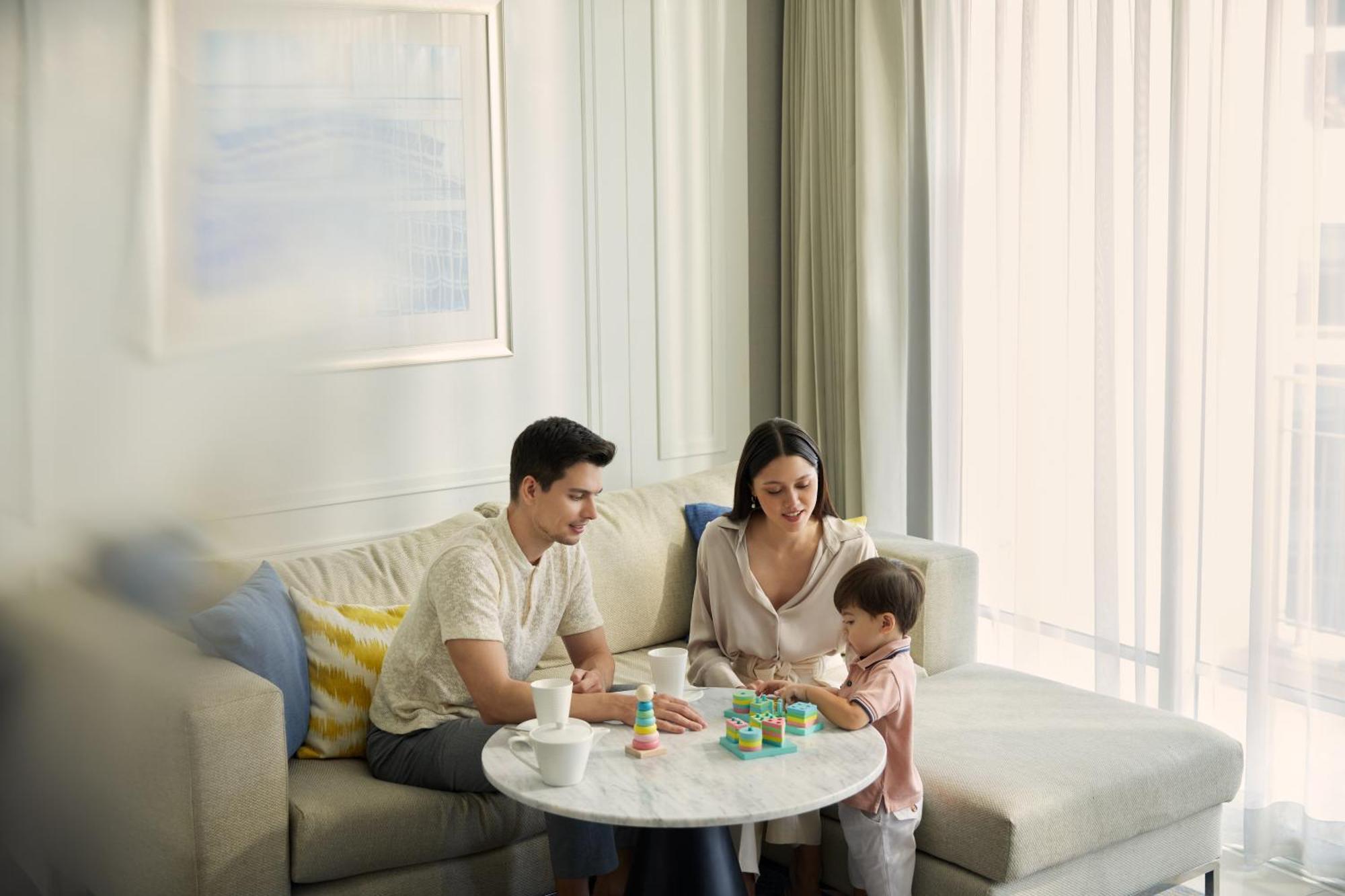 Dusit Suites Hotel Ratchadamri, Бангкок Экстерьер фото Family at home
