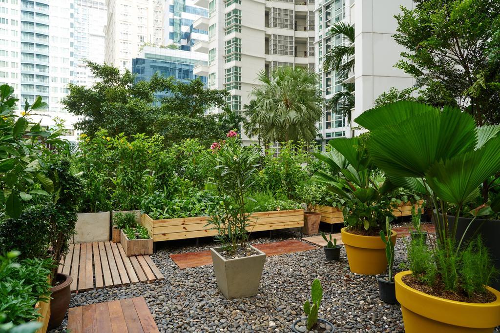 Dusit Suites Hotel Ratchadamri, Бангкок Экстерьер фото A rooftop garden in Singapore