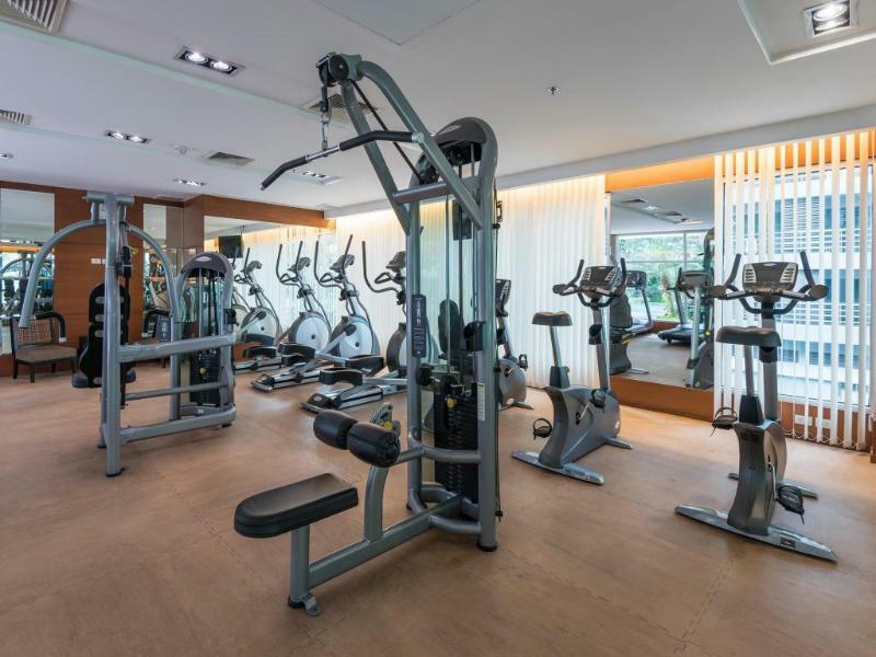 Dusit Suites Hotel Ratchadamri, Бангкок Экстерьер фото A gym at a hotel