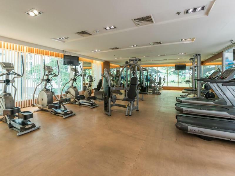 Dusit Suites Hotel Ratchadamri, Бангкок Экстерьер фото The gym at the hotel